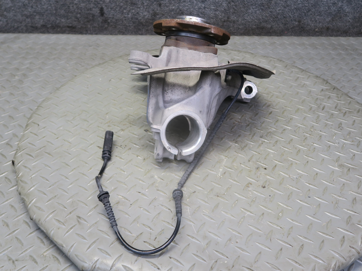 14-24 Mini Cooper F55 F56 F57 FWD Front Right Spindle Knuckle Wheel Hub OEM