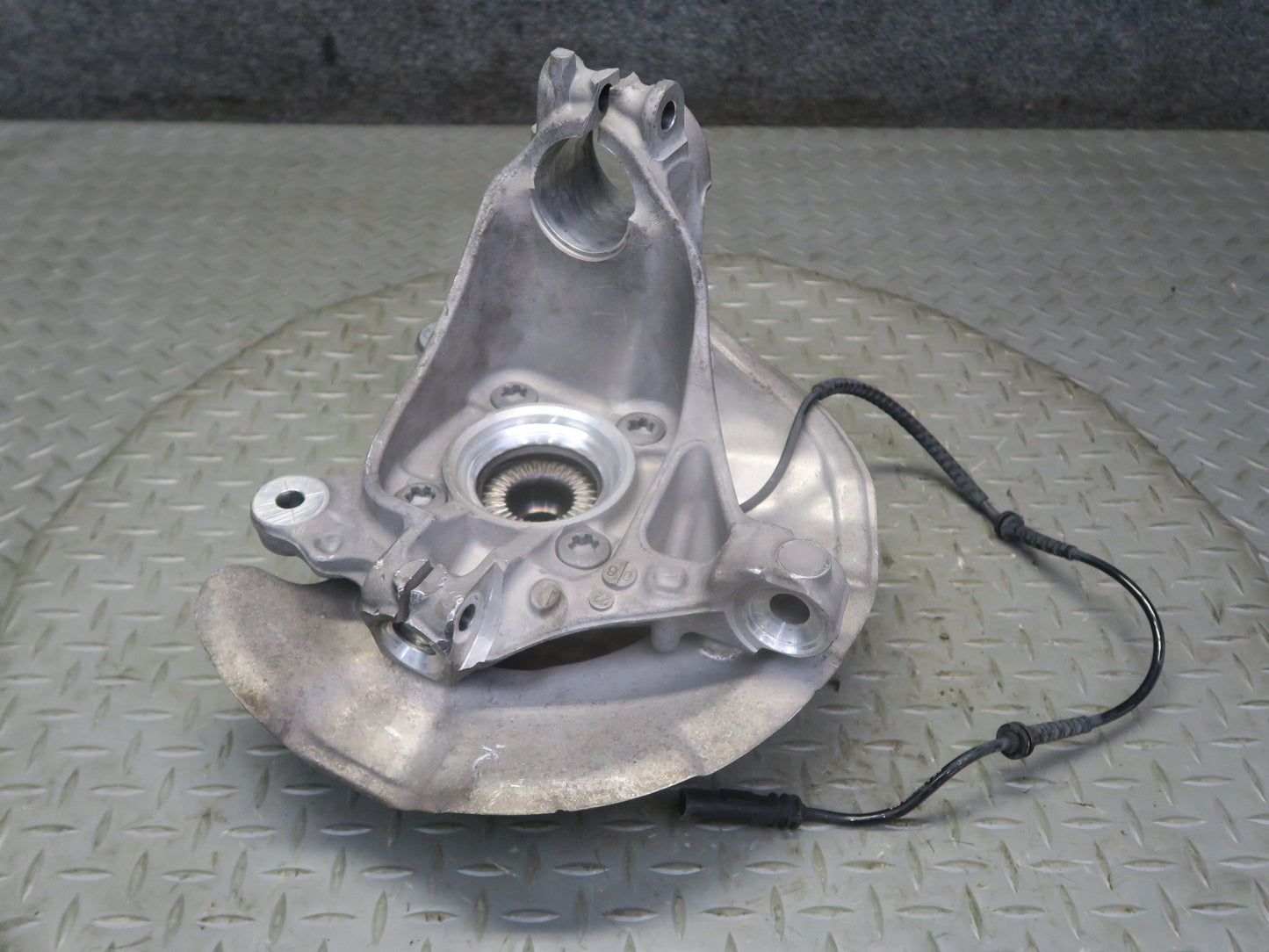 14-24 Mini Cooper F55 F56 F57 FWD Front Right Spindle Knuckle Wheel Hub OEM