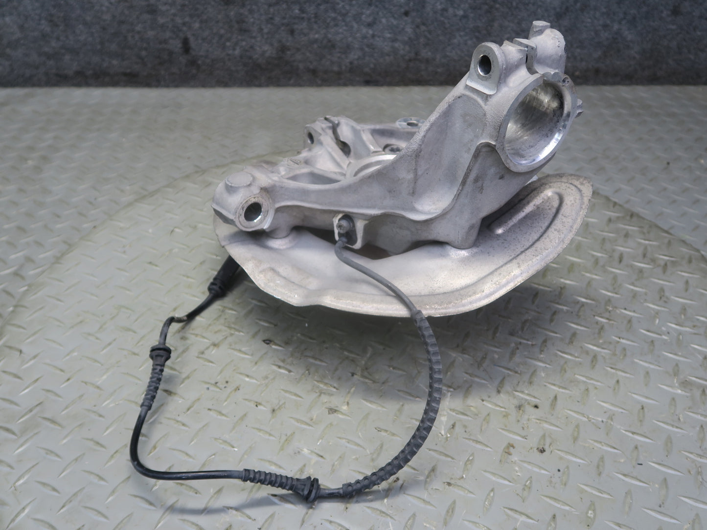 14-24 Mini Cooper F55 F56 F57 FWD Front Right Spindle Knuckle Wheel Hub OEM