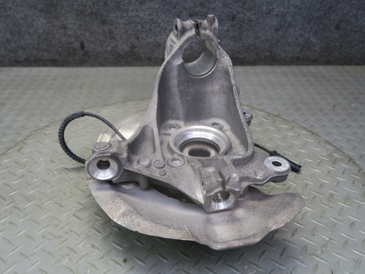 14-24 Mini Cooper F55 F56 F57 FWD Front Left Spindle Knuckle Wheel Hub OEM