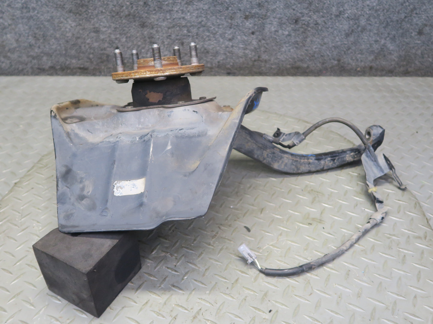 02-10 Lexus SC430 Front Right Spindle Knuckle Wheel Hub Bearing 122K Miles OEM
