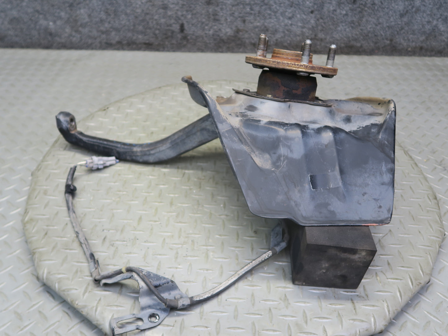 02-10 Lexus SC430 Front Left Spindle Knuckle Wheel Hub Bearing 122K Miles OEM