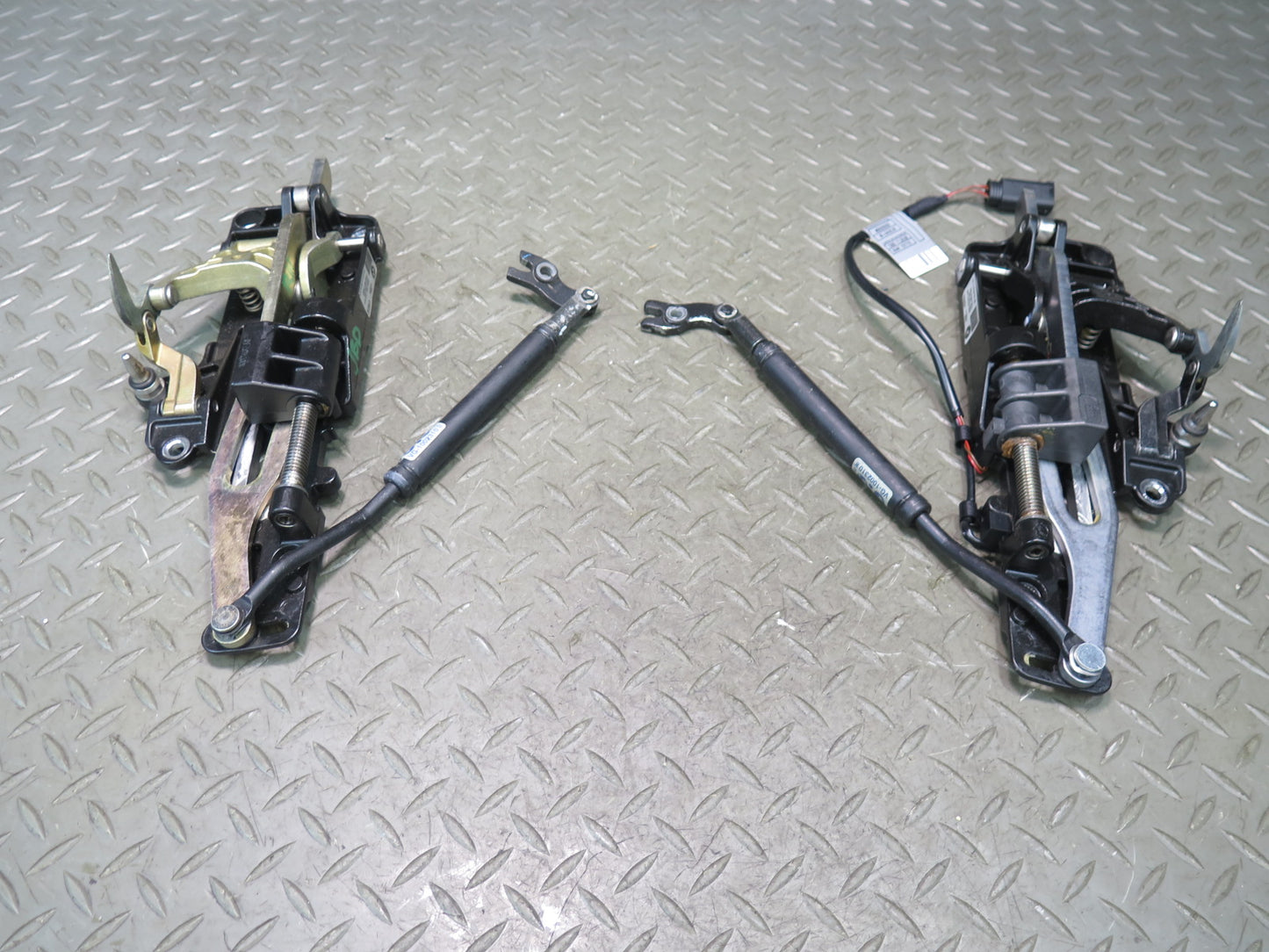 01-06 BMW E46 330ci Convertible Left & Righ Soft TOP Roof Lock Latch Set OEM