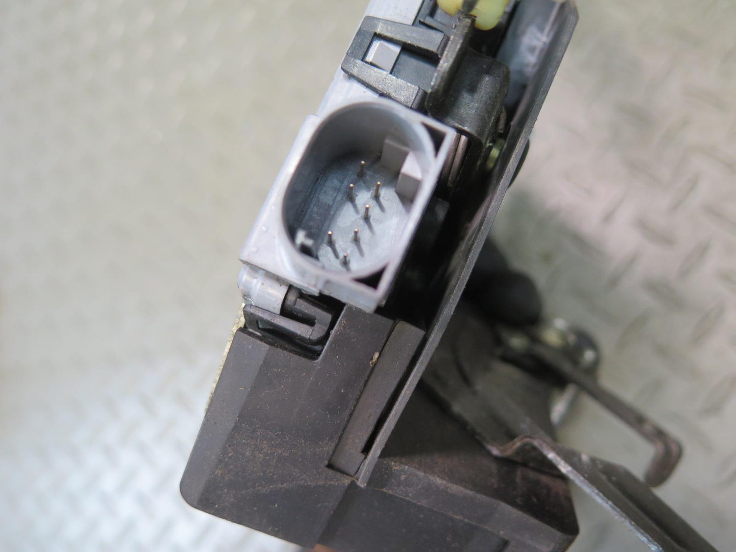 01-06 BMW E46 330ci Coupe Convertible Left Door Lock Latch Actuator 7011247 OEM