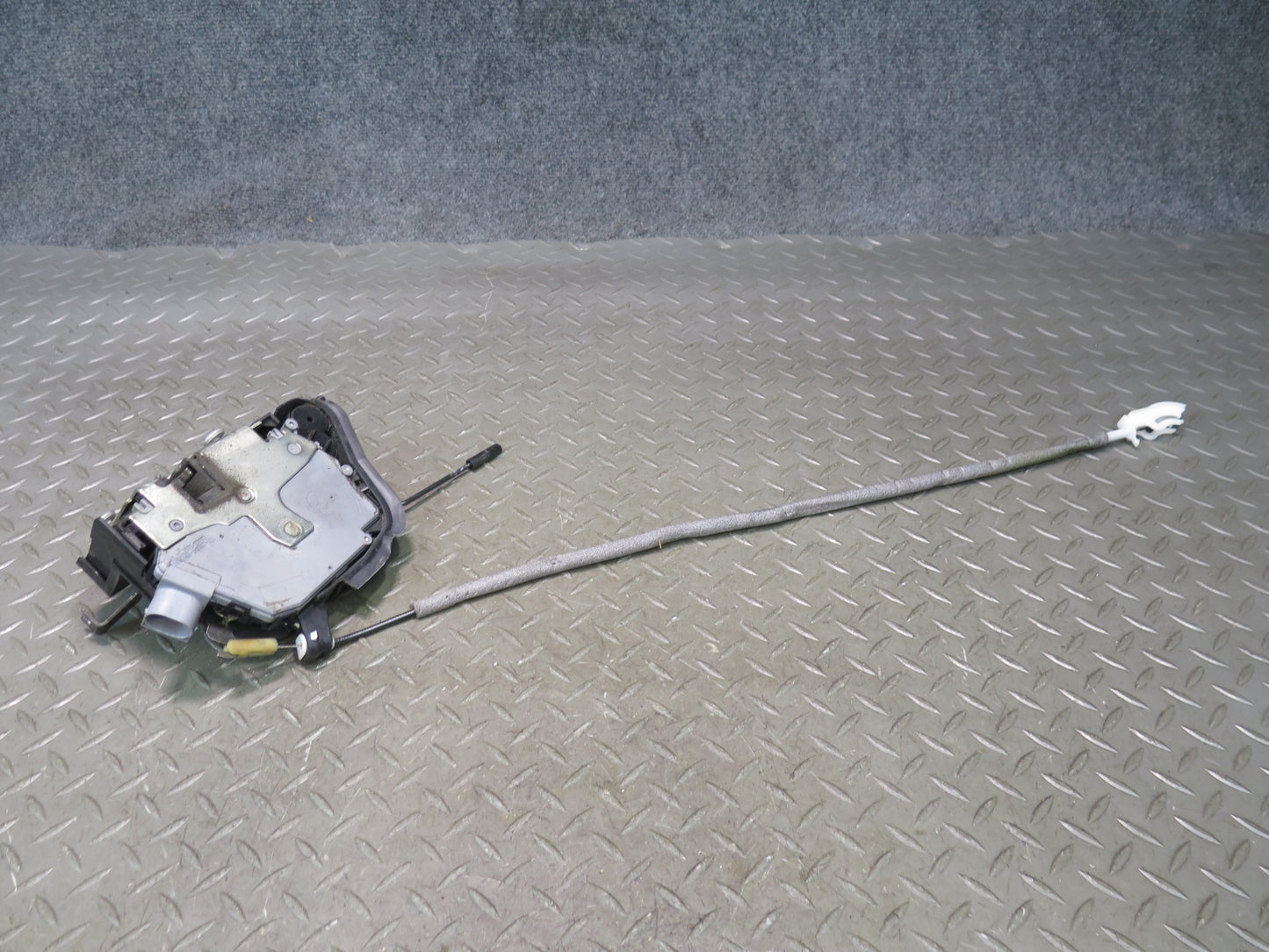 01-06 BMW E46 330ci Coupe Convertible Left Door Lock Latch Actuator 7011247 OEM