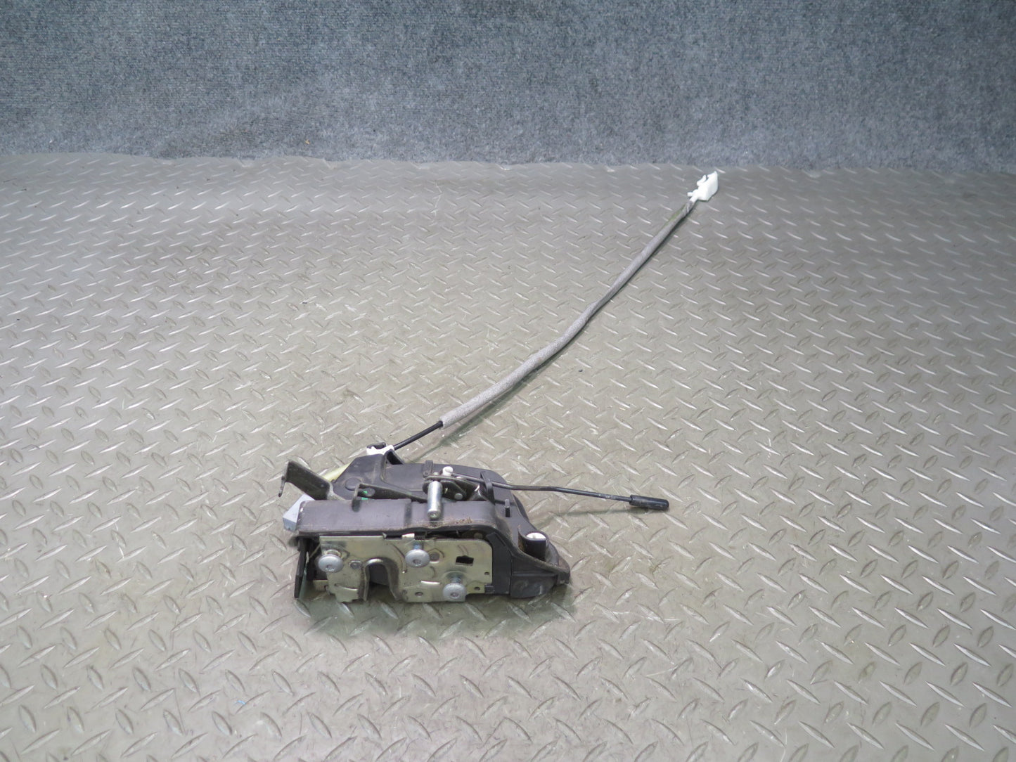 01-06 BMW E46 330ci Coupe Convertible Left Door Lock Latch Actuator 7011247 OEM