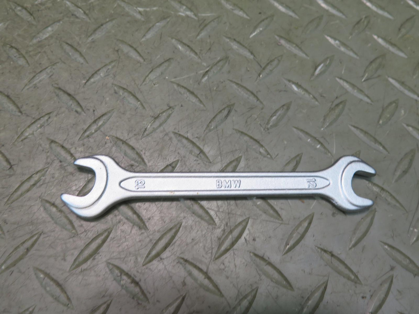 01-06 BMW E46 330ci Convertible Spare Tire Wrench Tool KIT w Case 1096200 OEM