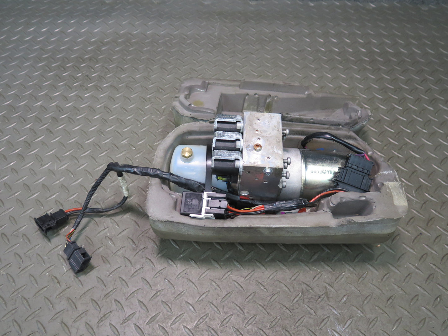 10-17 Audi S5 RS5 8F7 Convertible TOP Roof Hydraulic Pump Motor w Cover OEM