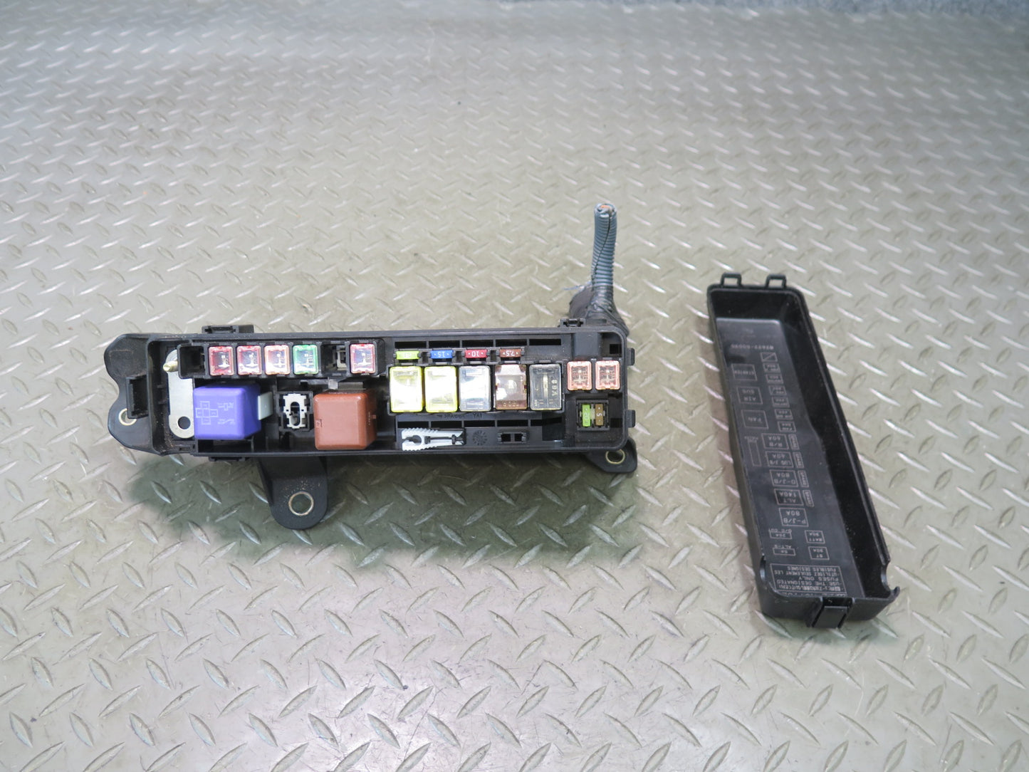 04-06 Lexus UCF30L LS430 Under Hood Junction Fuse Relay Box OEM