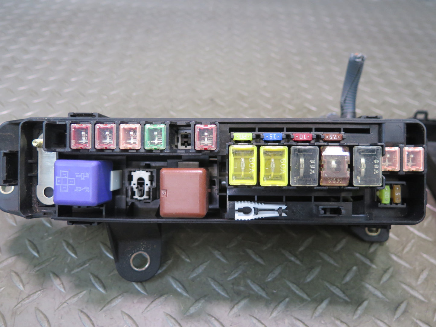 04-06 Lexus UCF30L LS430 Under Hood Junction Fuse Relay Box OEM