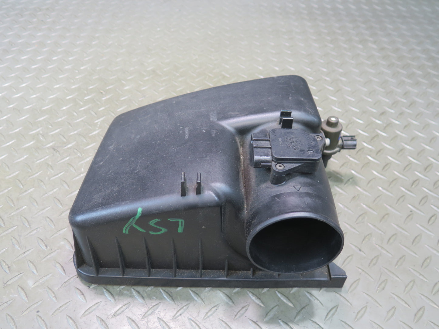 04-06 Lexus UCF30L LS430 Air Intake Cleaner Filter Box w MAF & Vacuum Switch OEM