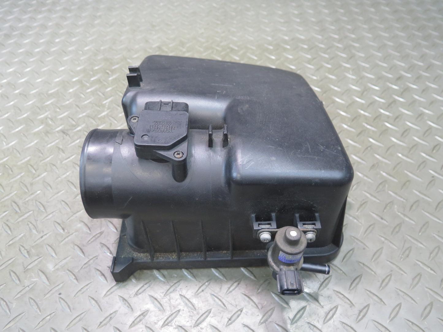 04-06 Lexus UCF30L LS430 Air Intake Cleaner Filter Box w MAF & Vacuum Switch OEM