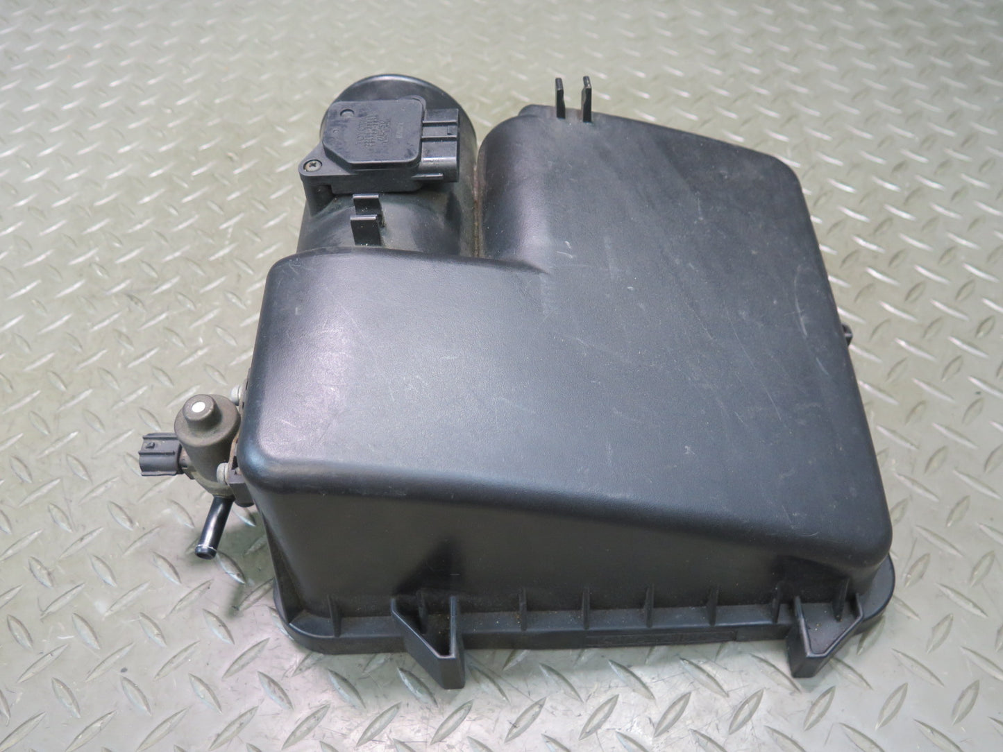 04-06 Lexus UCF30L LS430 Air Intake Cleaner Filter Box w MAF & Vacuum Switch OEM
