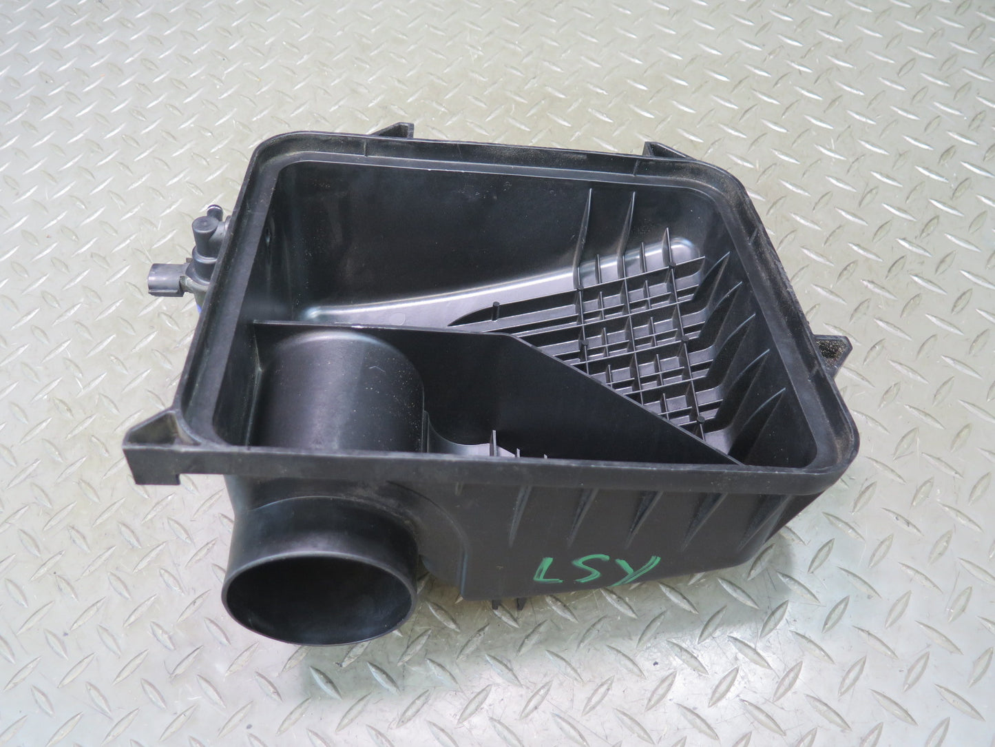 04-06 Lexus UCF30L LS430 Air Intake Cleaner Filter Box w MAF & Vacuum Switch OEM