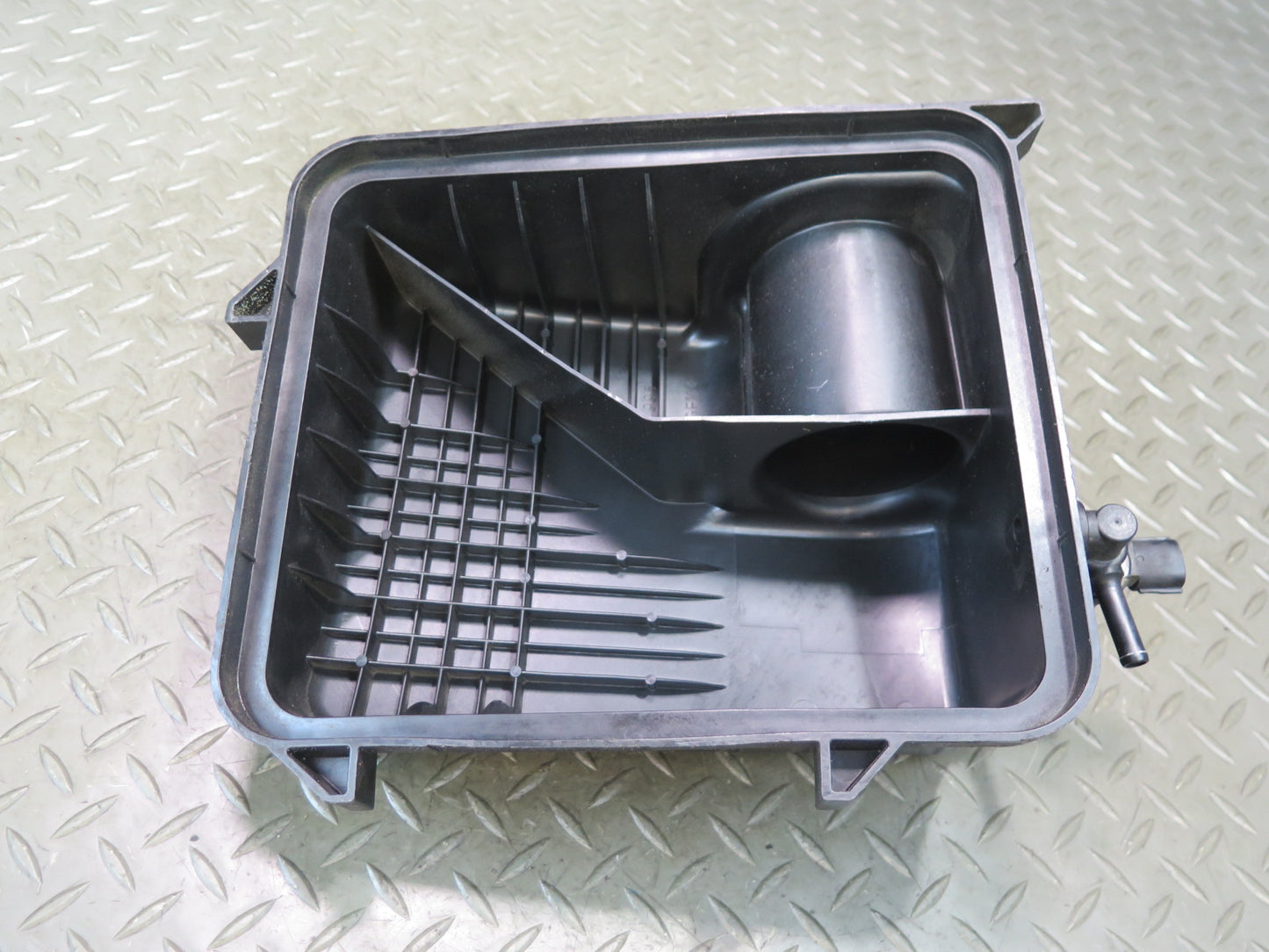 04-06 Lexus UCF30L LS430 Air Intake Cleaner Filter Box w MAF & Vacuum Switch OEM