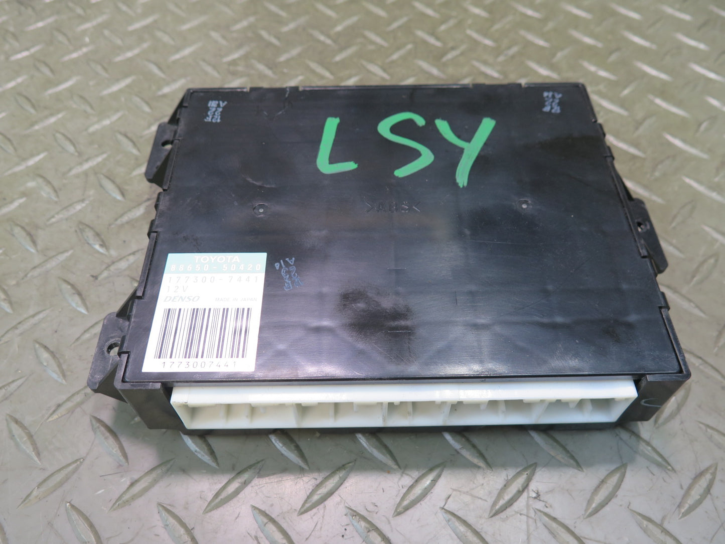 04-06 Lexus UCF30L LS430 A/C Climate Control Amplifier Module 88650-50420 OEM