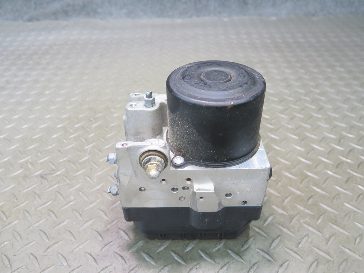04-06 Lexus UCF30L LS430 Anti Lock Brake ABS Pump Module 44540-50040 OEM