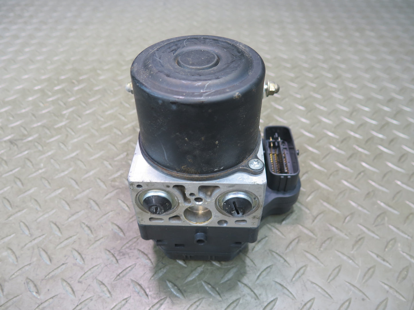 04-06 Lexus UCF30L LS430 Anti Lock Brake ABS Pump Module 44540-50040 OEM