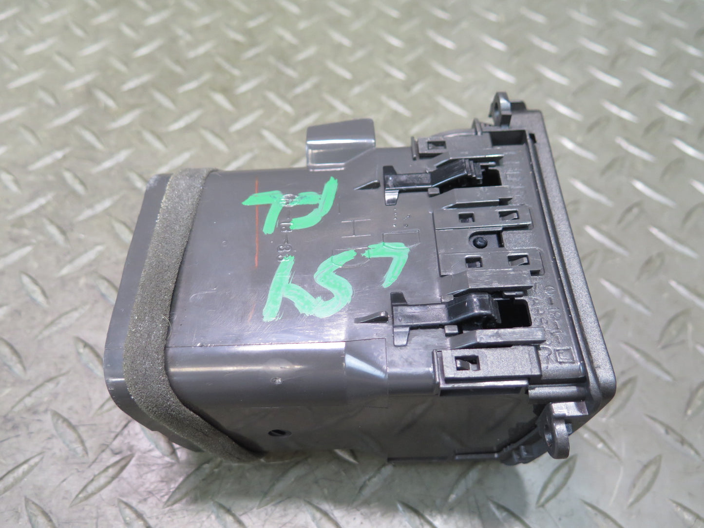 01-06 Lexus UCF30L LS430 Dash Front Left A/C Air Vent Grille 55650-50050 OEM