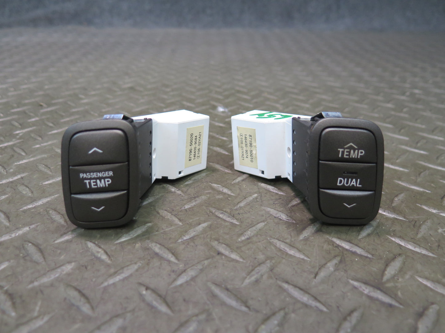 01-06 Lexus UCF30L LS430 Set of 2 Temperature Control Button Switch OEM