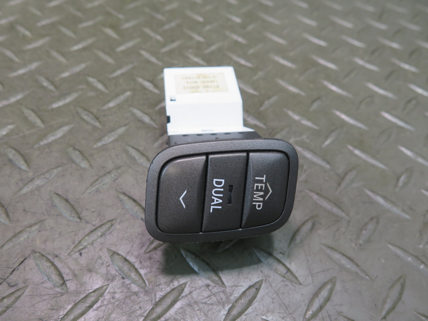 01-06 Lexus UCF30L LS430 Set of 2 Temperature Control Button Switch OEM