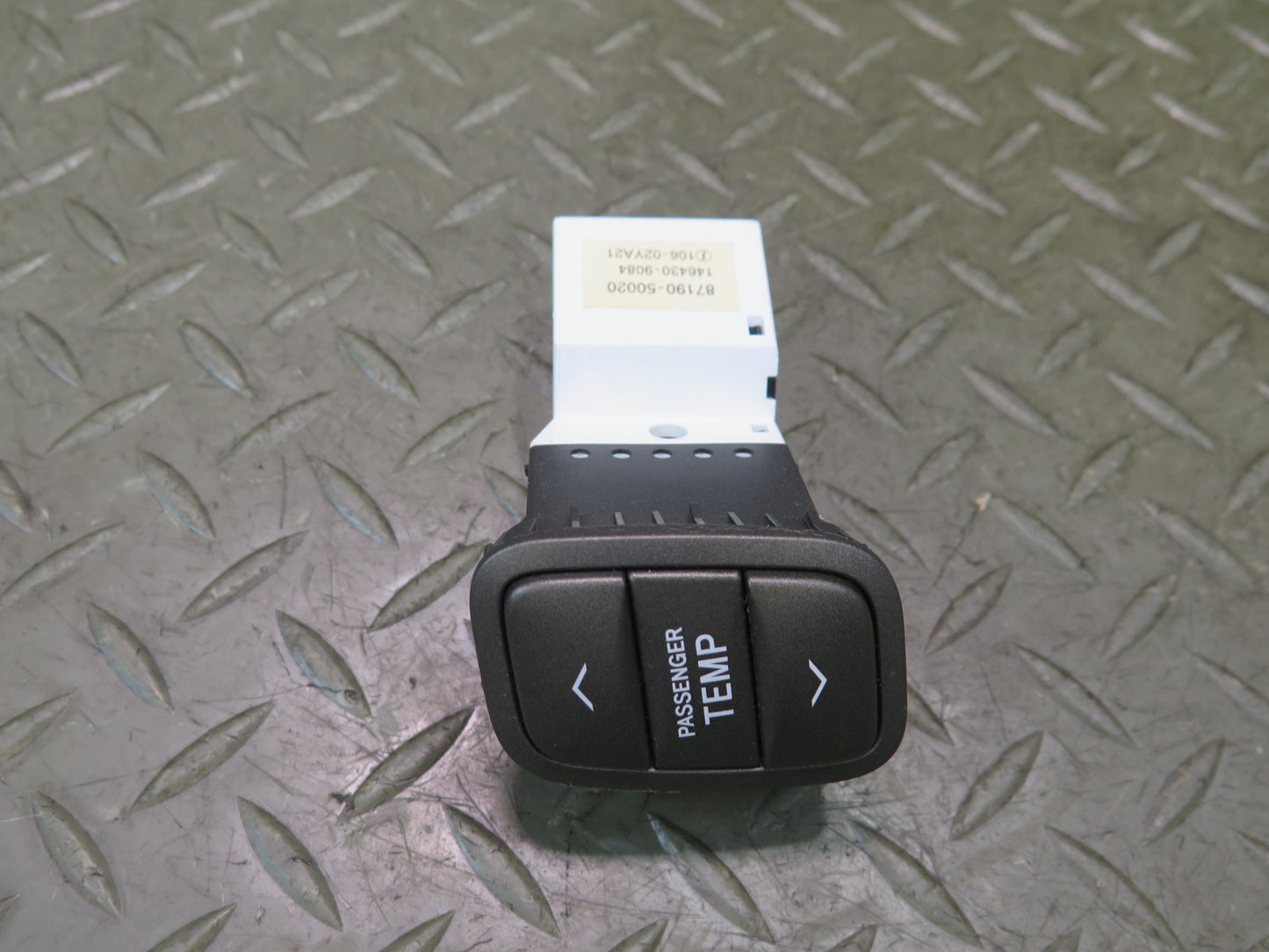 01-06 Lexus UCF30L LS430 Set of 2 Temperature Control Button Switch OEM