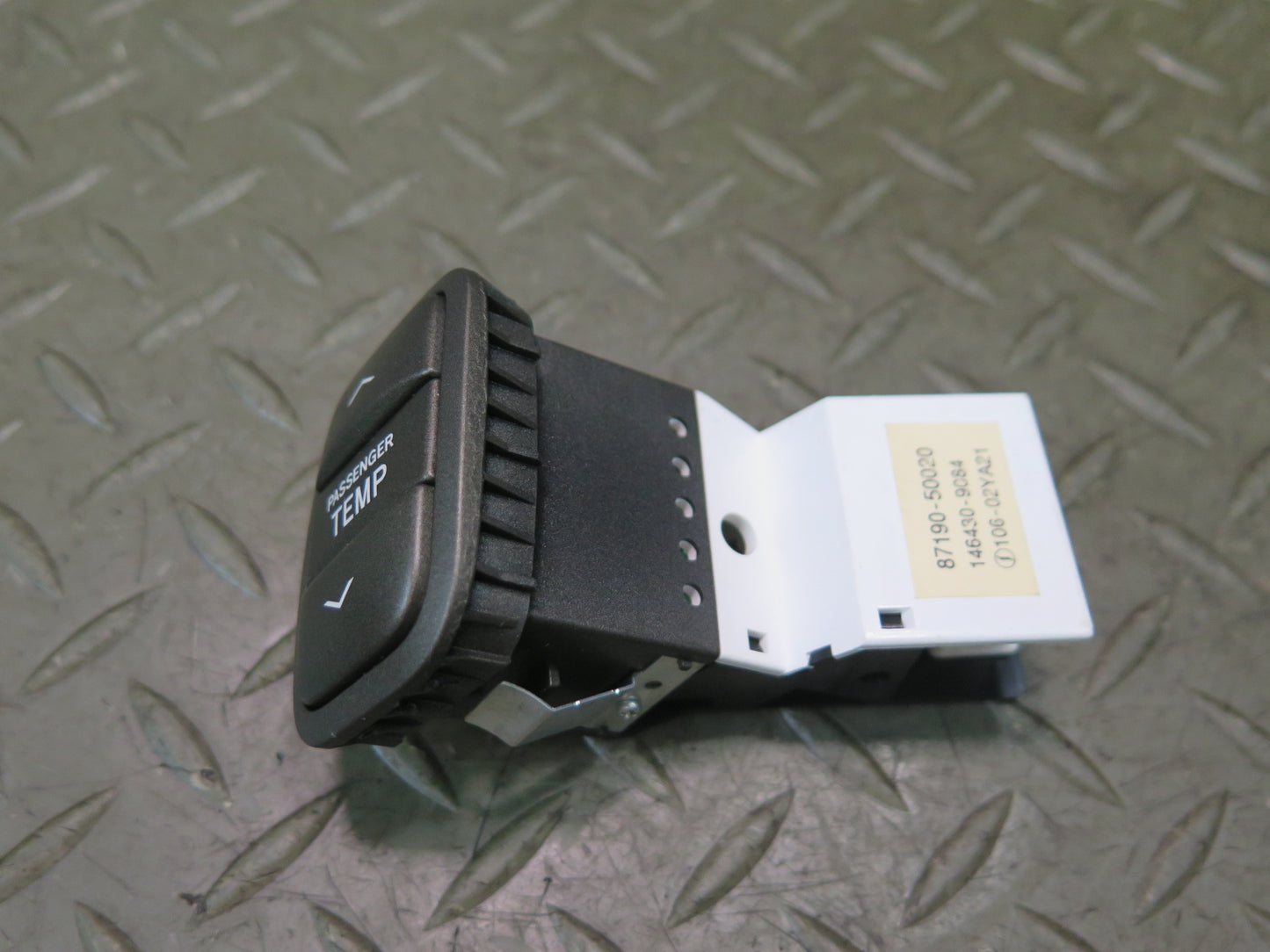 01-06 Lexus UCF30L LS430 Set of 2 Temperature Control Button Switch OEM