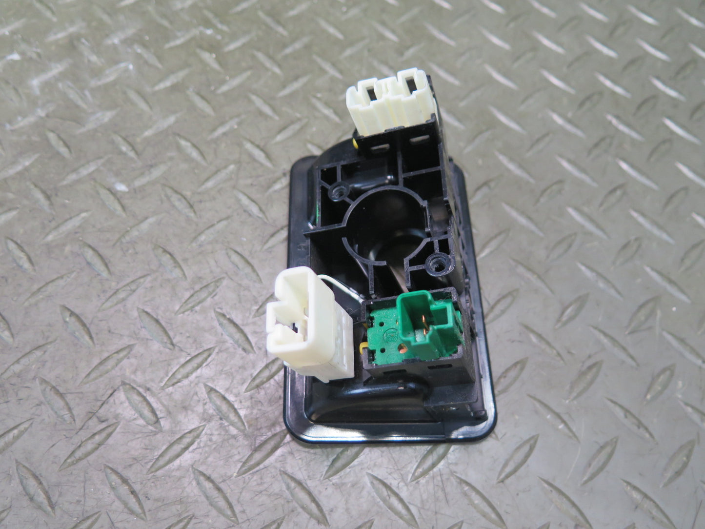 01-06 Lexus UCF30L LS430 Fuel Door & Trunk Lid Open Release Switch Panel OEM