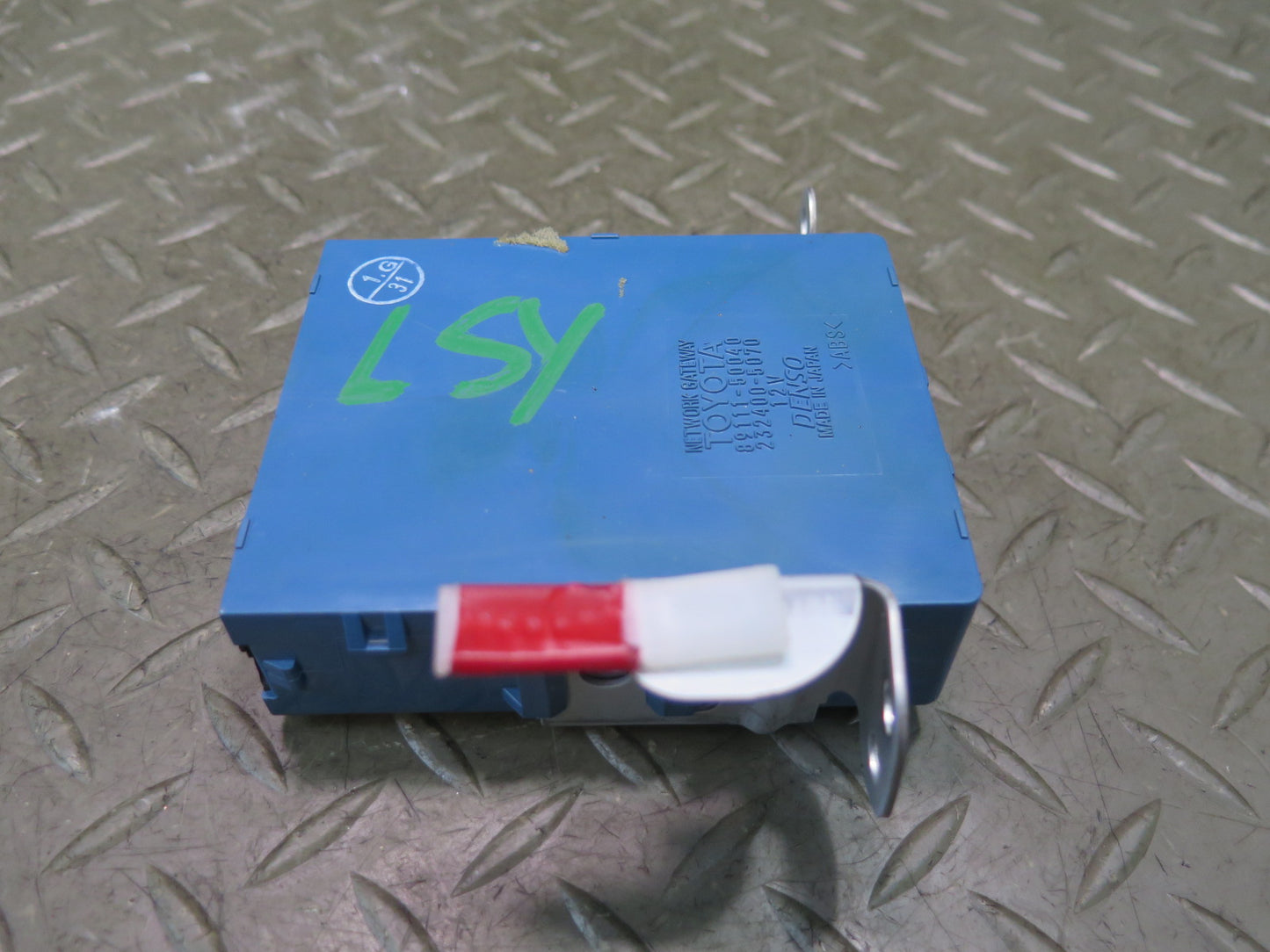 04-06 Lexus UCF30L LS430 Network Gateway Control Module 89111-50040 OEM
