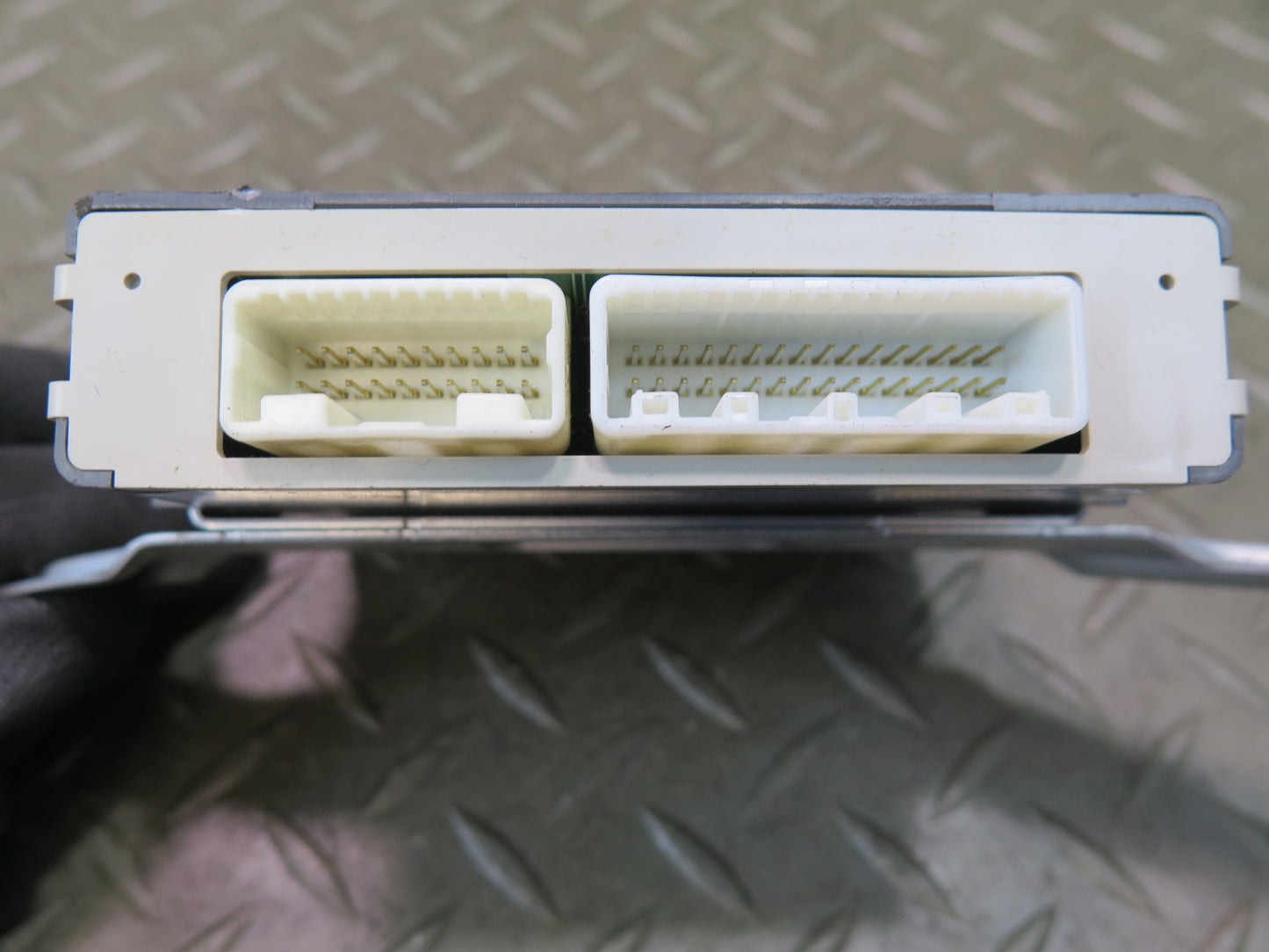 04-06 Lexus UCF30L LS430 Headlight Level Control Module 89940-50020 OEM