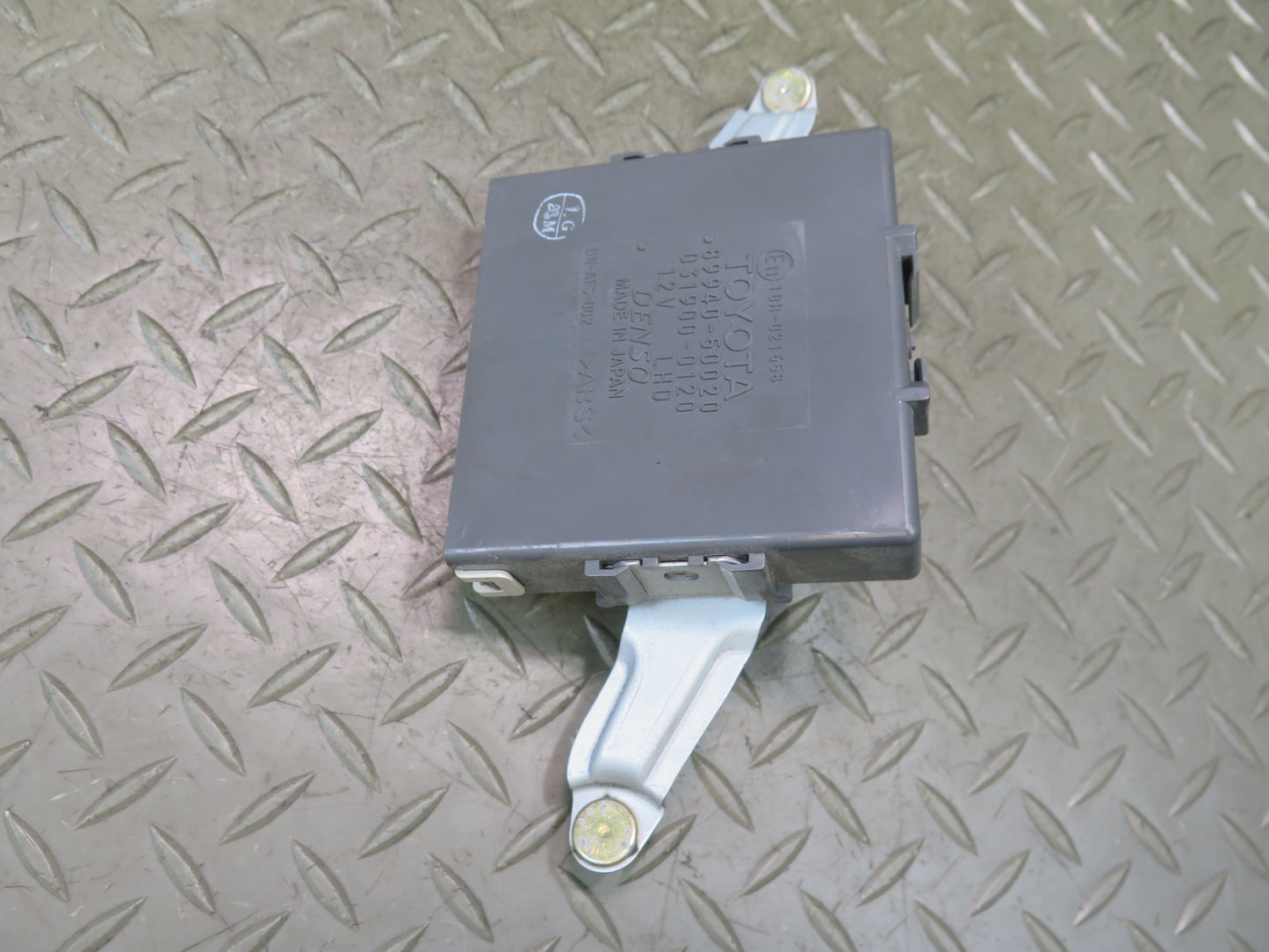 04-06 Lexus UCF30L LS430 Headlight Level Control Module 89940-50020 OEM