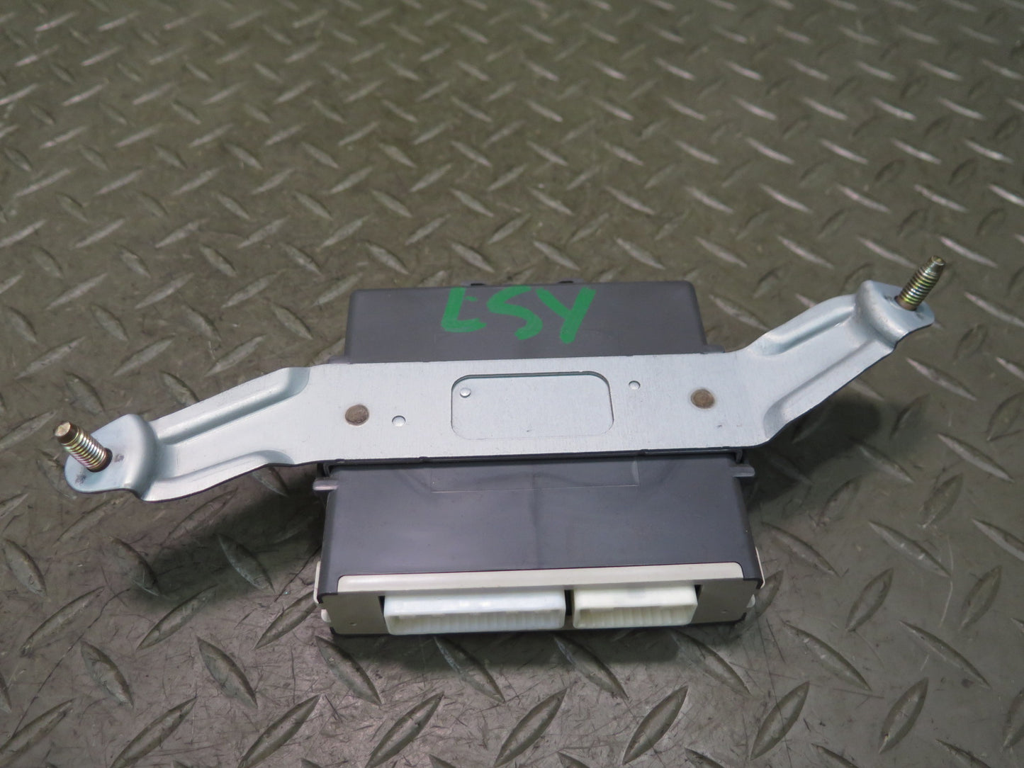 04-06 Lexus UCF30L LS430 Headlight Level Control Module 89940-50020 OEM