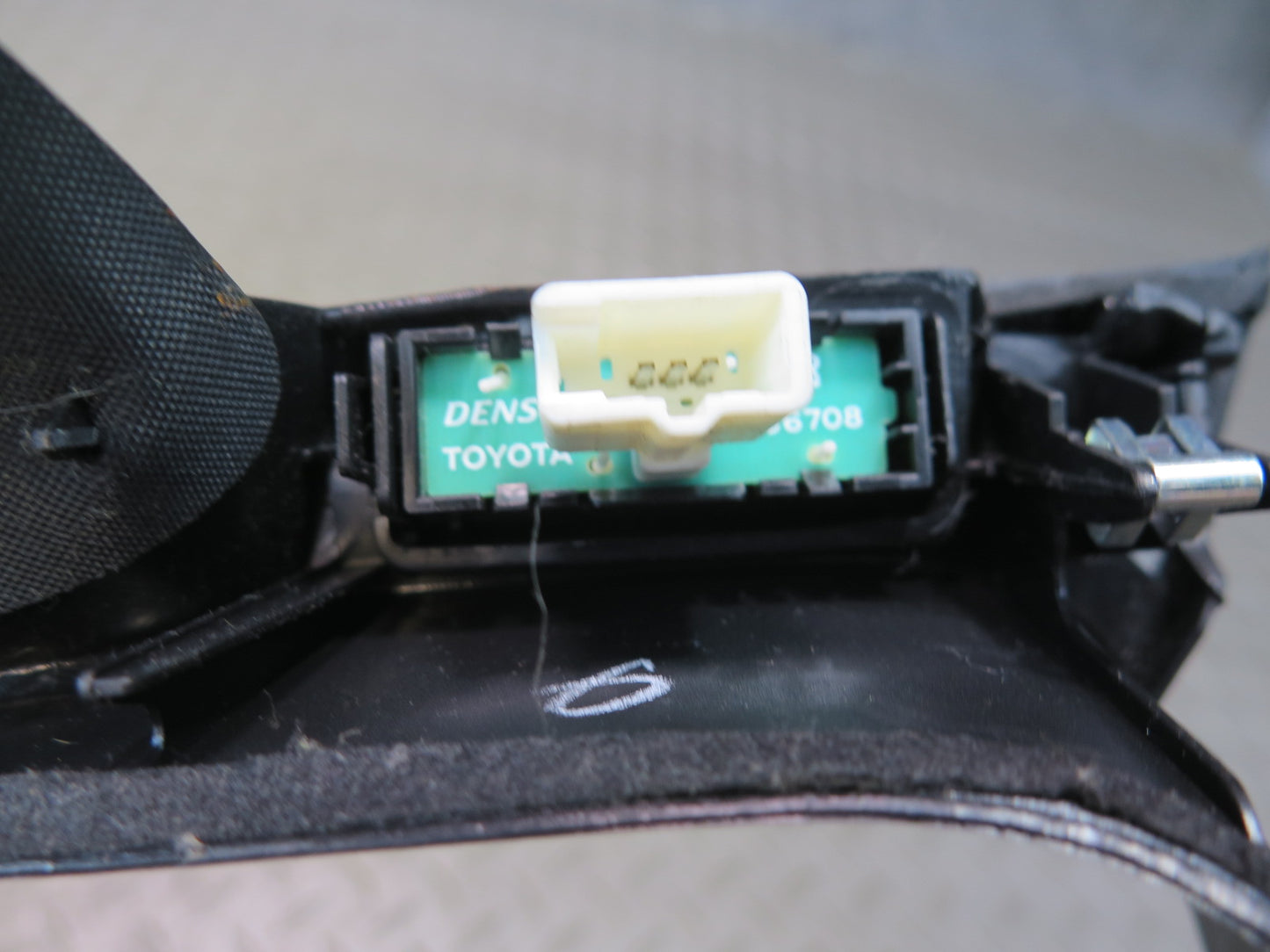 01-06 Lexus UCF30L LS430 Dash Instrument Cluster Speedometer Trim w Switches OEM