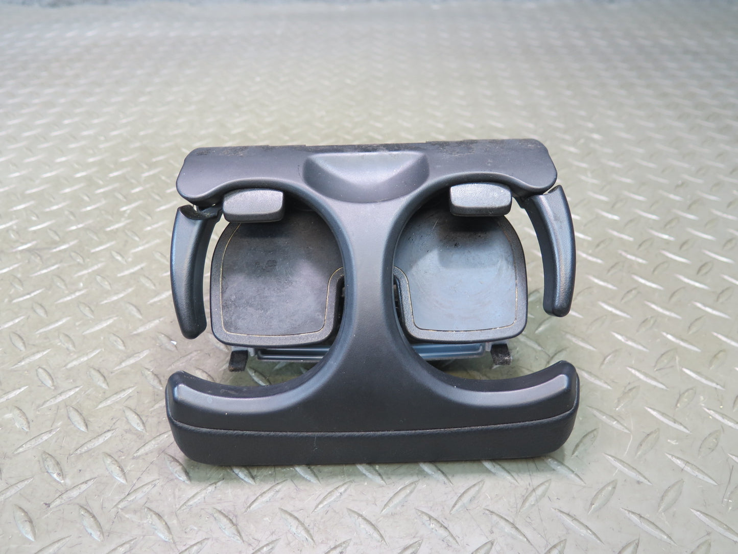 01-06 Lexus UCF30L LS430 Front Center Console CUP Holder Assembly OEM
