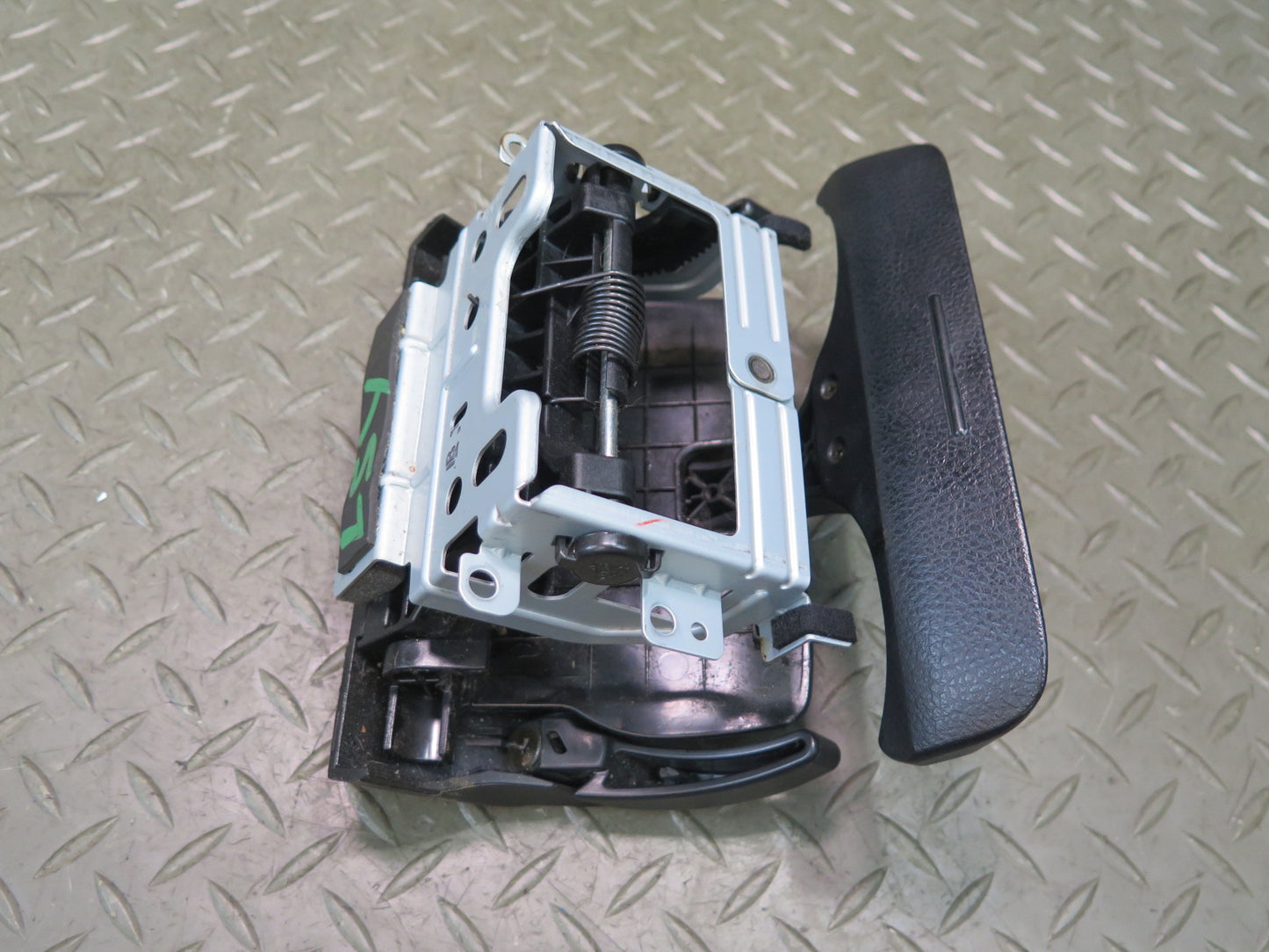 01-06 Lexus UCF30L LS430 Front Center Console CUP Holder Assembly OEM