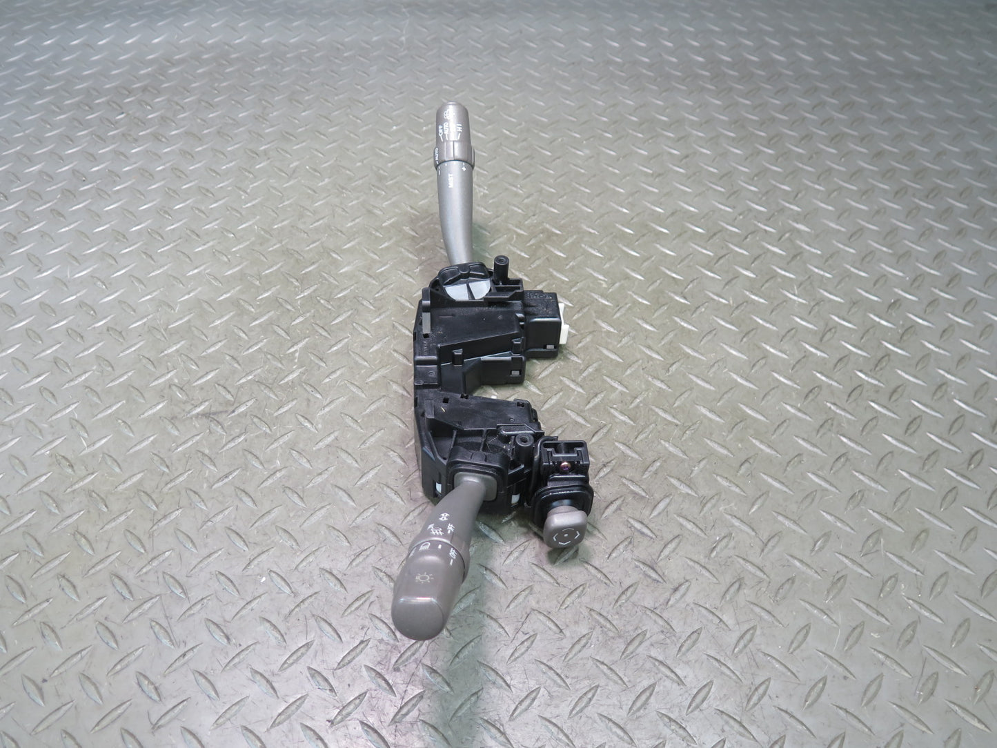 04-06 Lexus UCF30L LS430 Steering Column Headlight Turn Signal Wiper Switch OEM