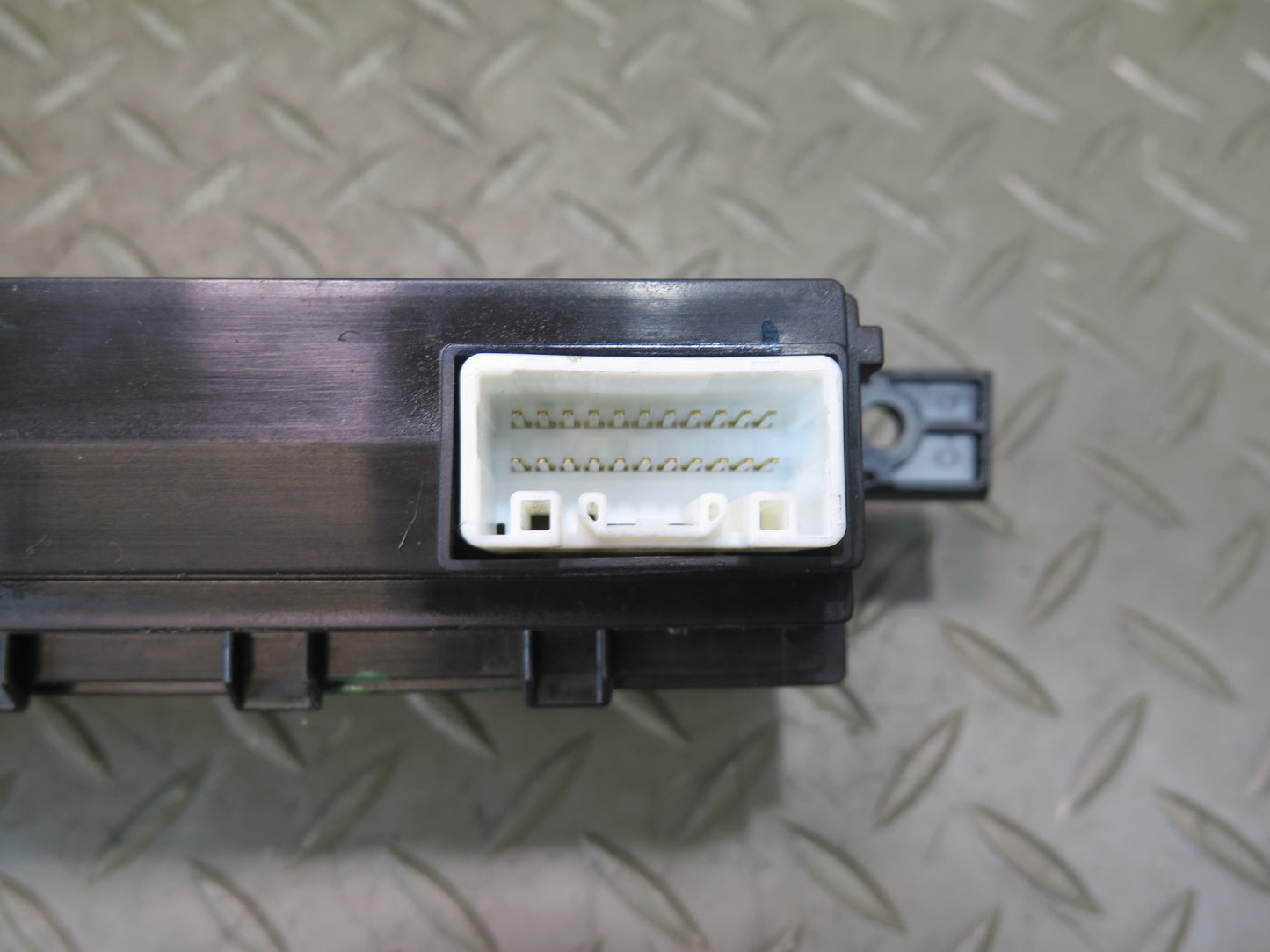 01-06 Lexus UCF30L LS430 Dash Heated Seat Trac Sun Shade Switch Panel OEM