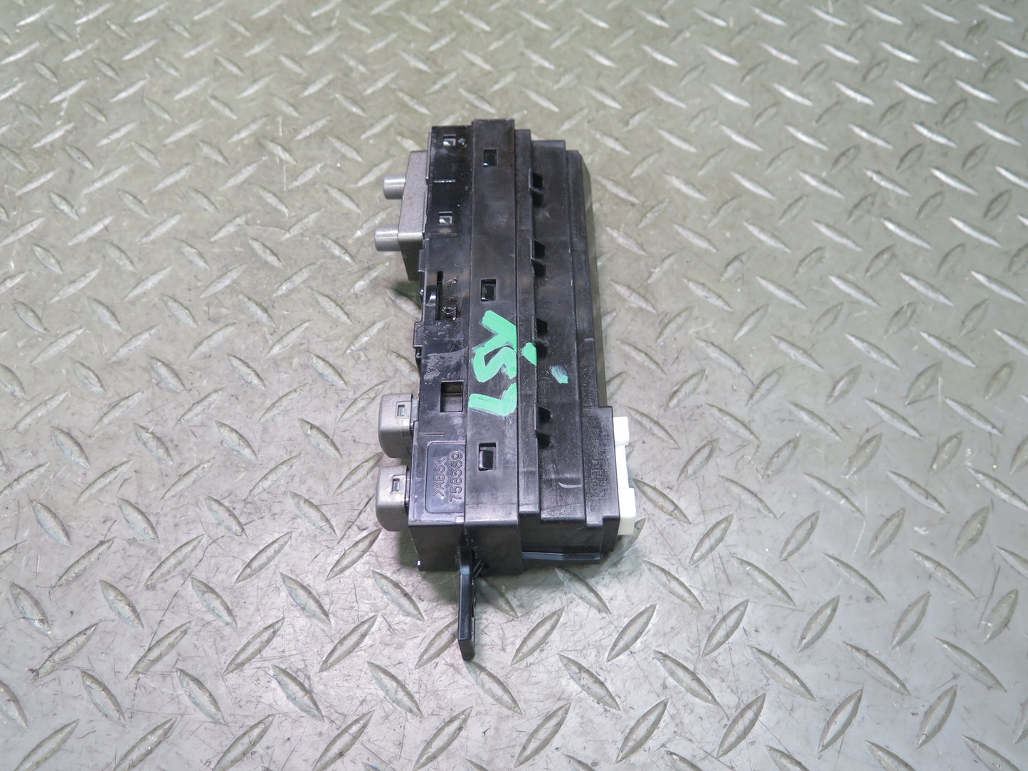 01-06 Lexus UCF30L LS430 Dash Heated Seat Trac Sun Shade Switch Panel OEM