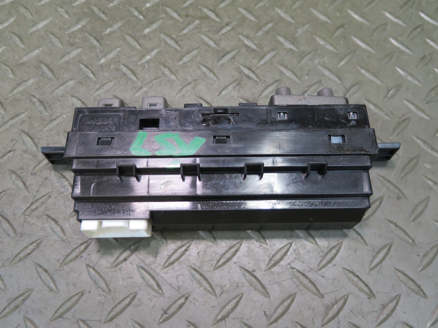 01-06 Lexus UCF30L LS430 Dash Heated Seat Trac Sun Shade Switch Panel OEM