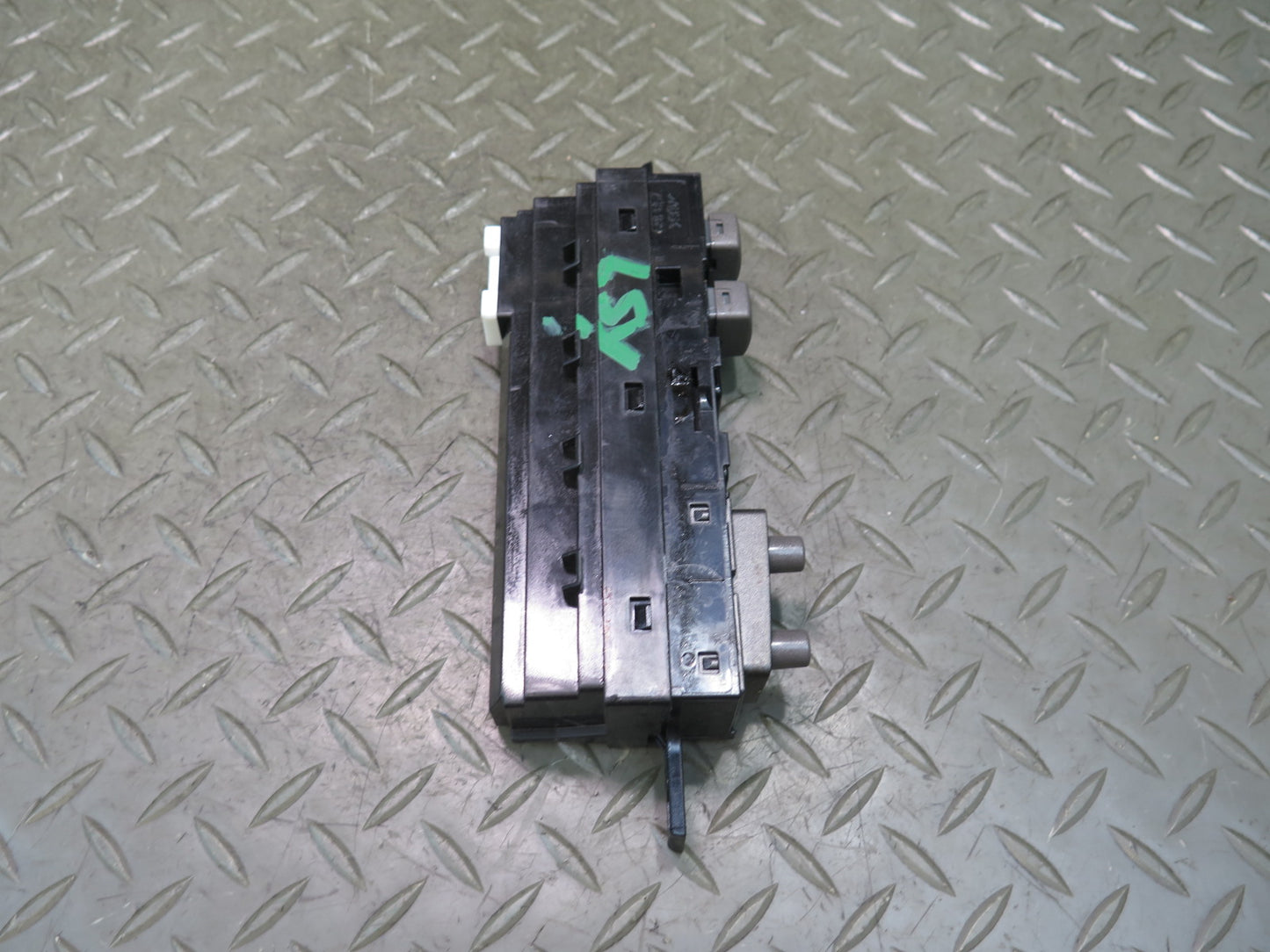 01-06 Lexus UCF30L LS430 Dash Heated Seat Trac Sun Shade Switch Panel OEM