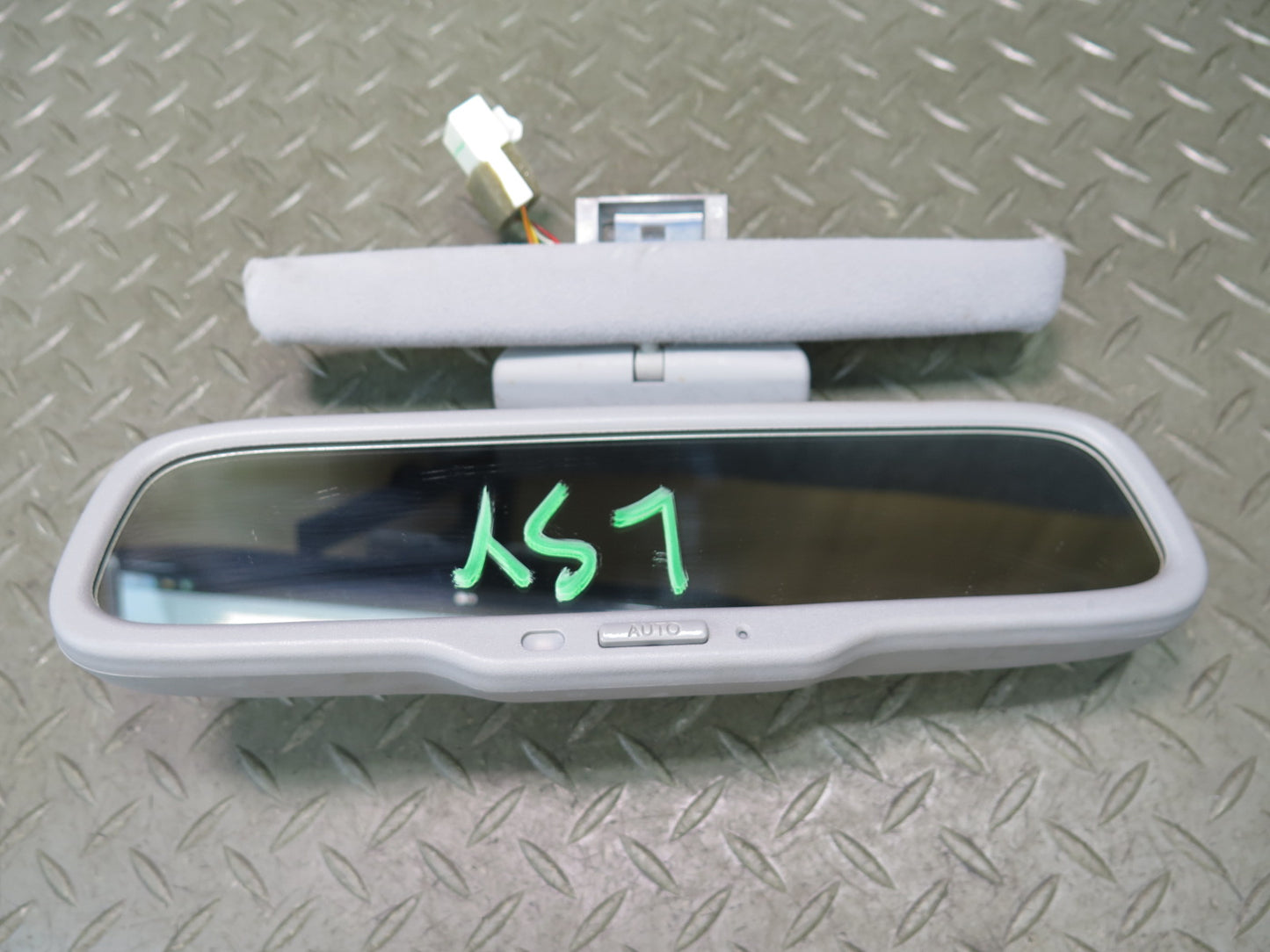 04-06 Lexus UCF30L LS430 Auto Dimming Interior Rear View Mirror w Sun Visor OEM