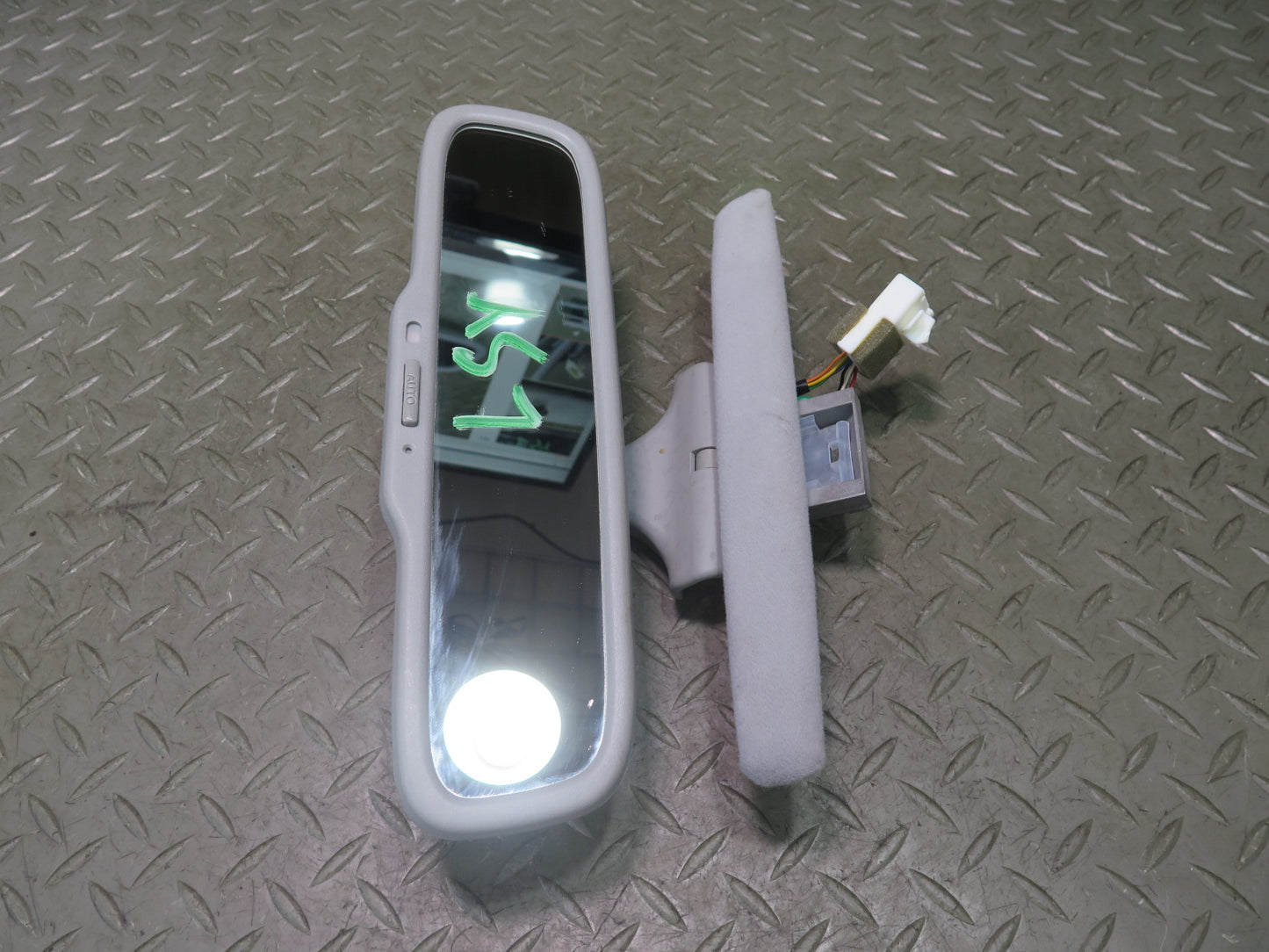 04-06 Lexus UCF30L LS430 Auto Dimming Interior Rear View Mirror w Sun Visor OEM