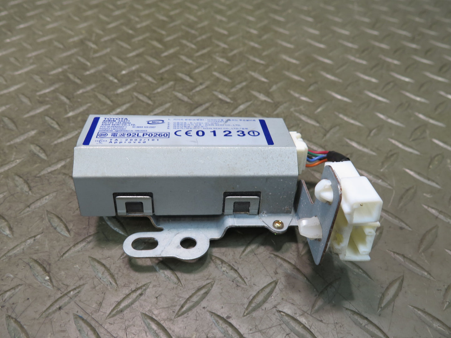 04-06 Lexus UCF30L LS430 Rear Trunk Luggage Smart KEY Oscillator 89993-50020 OEM