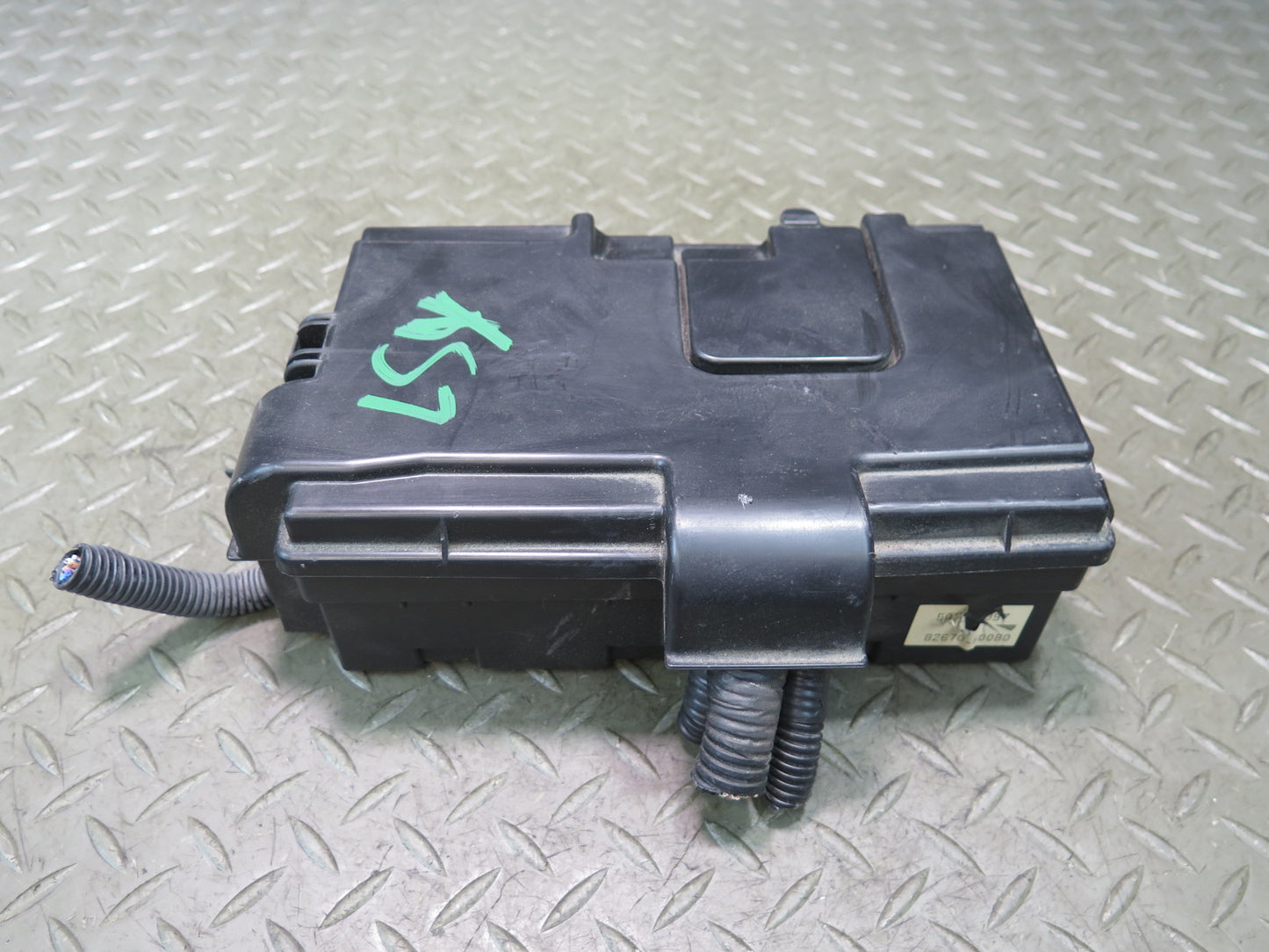 04-06 Lexus UCF30L LS430 Rear Trunk Junction Fuse Relay Box 82670-50080 OEM