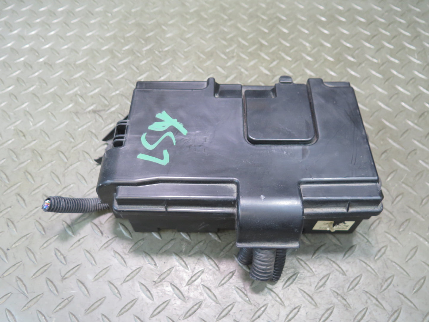 04-06 Lexus UCF30L LS430 Rear Trunk Junction Fuse Relay Box 82670-50080 OEM