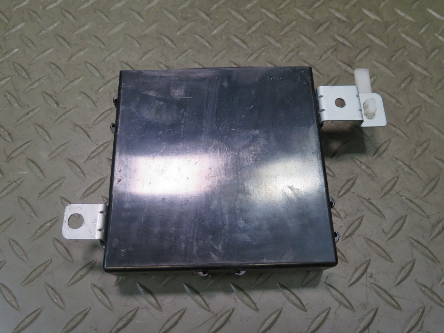 04-06 Lexus UCF30L LS430 Front Left Door Control Module 89223-50240 OEM