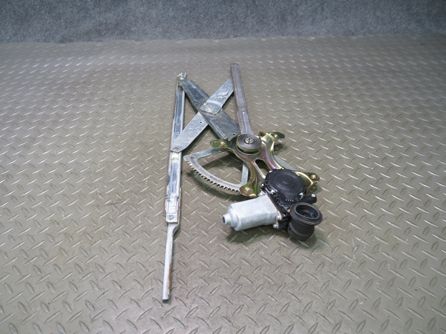 01-06 Lexus UCF30L LS430 Front Right Door Window Regulator w Motor OEM