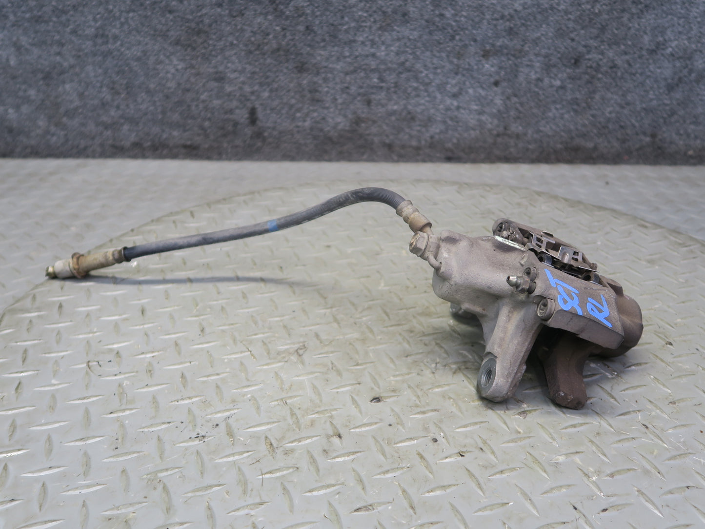 02-10 Lexus UZZ40L SC430 Set of 2 Rear Left & Right Brake Caliper 122K Miles OEM