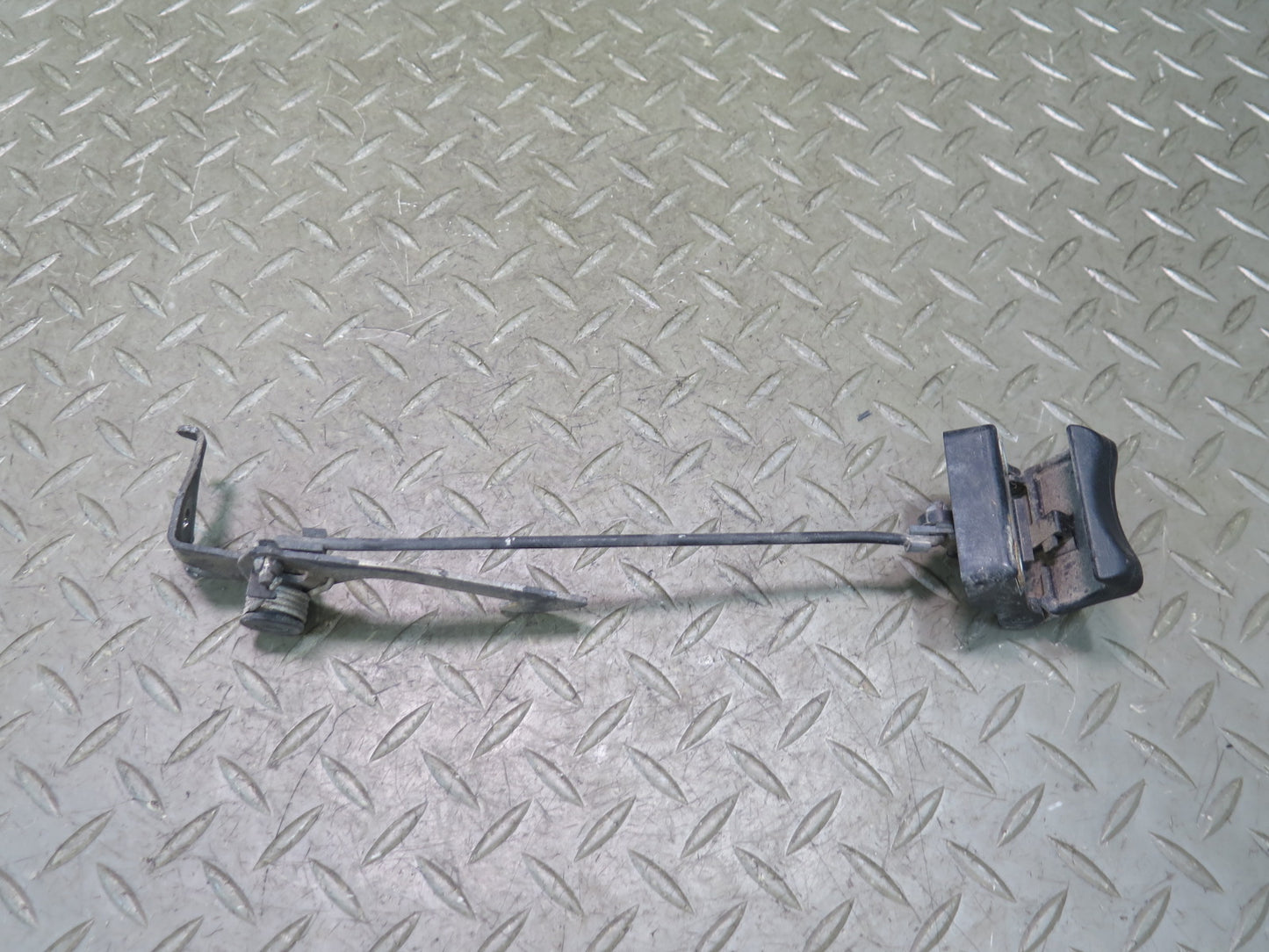 01-06 Lexus UCF30L LS430 Hood Lock Catch Open Release Mechanism OEM