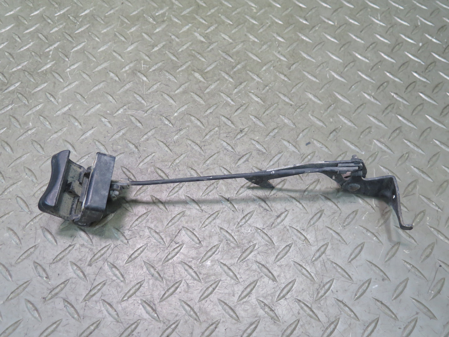 01-06 Lexus UCF30L LS430 Hood Lock Catch Open Release Mechanism OEM